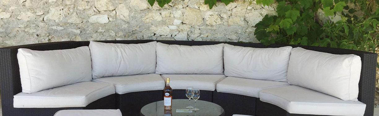 Bergerac farmhouse rental SITTING AREA